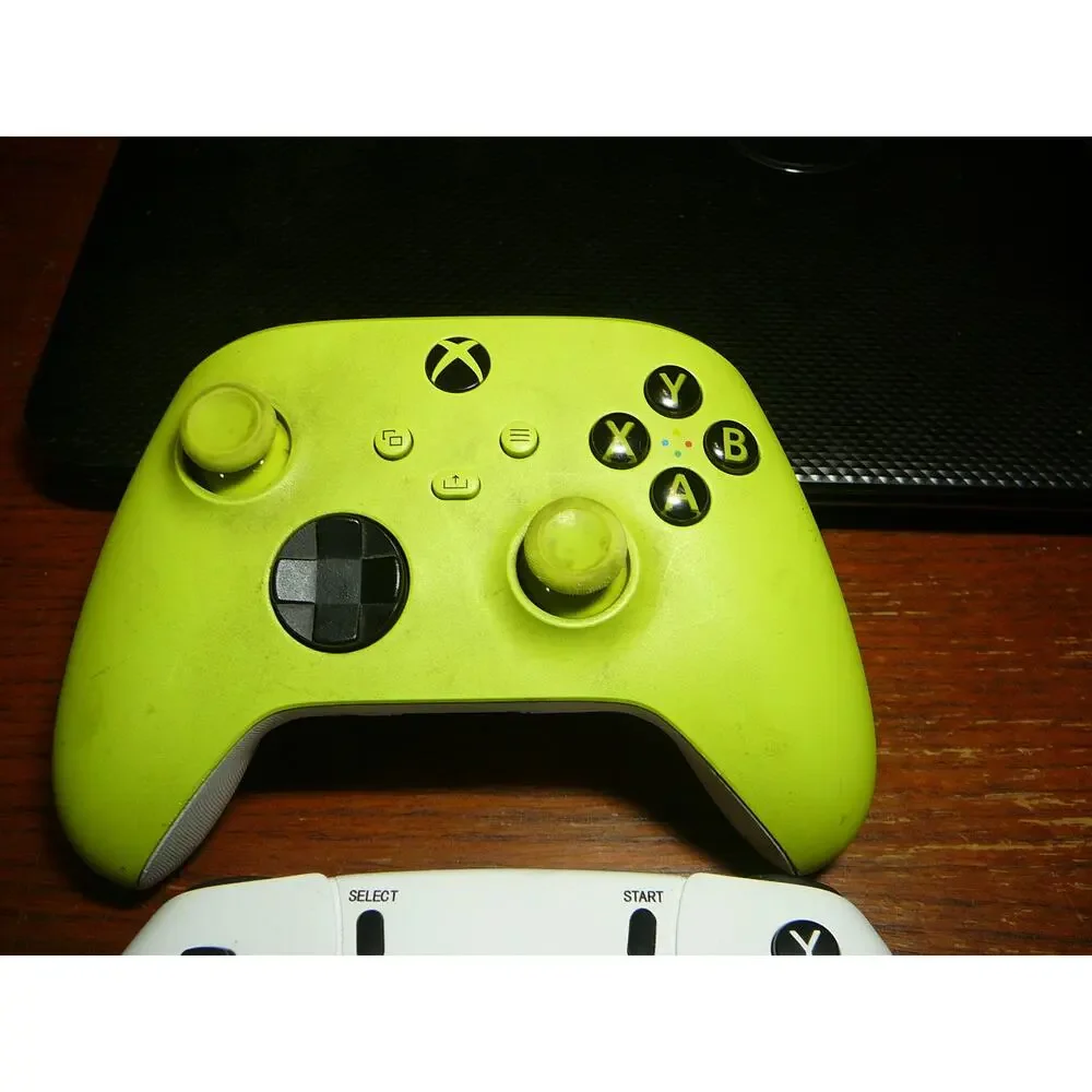 Wireless Xbox controller and Generic Controller Pre-owned